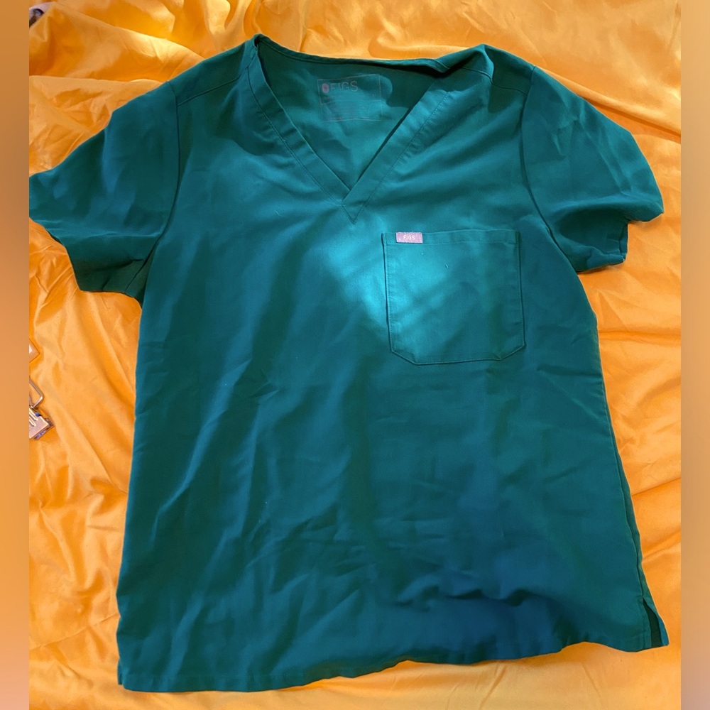 figs forest green one pocket scrub top size medium